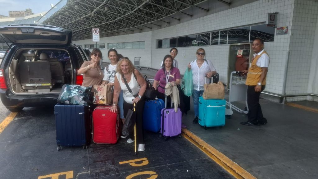 Grupo no aeroporto